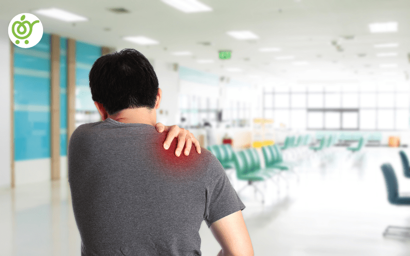 چرا دچار گرفتگی کتف راست می‌شویم؟