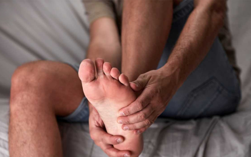 علت-خواب-رفتن-پا-هنگام-نشستن