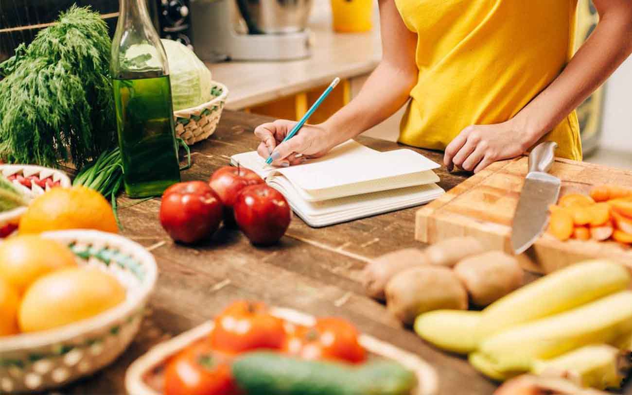 غذای-مناسب-برای-دوران-پریودی